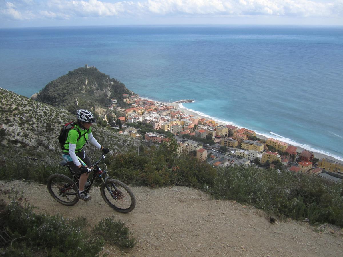 Hotel Rosita Finale Ligure Kültér fotó